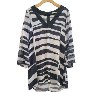 Alice + Oliva black and white silk zebra striped v neck tunic size XS